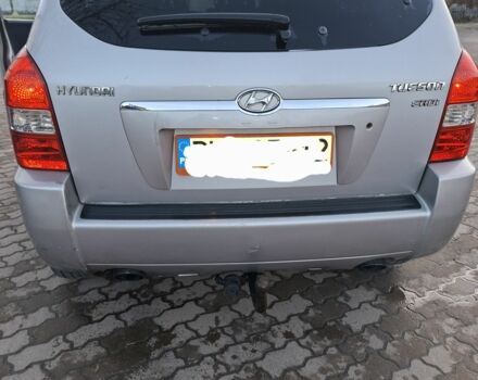 Серый Хендай Туксон, объемом двигателя 2 л и пробегом 320 тыс. км за 4200 $, фото 2 на Automoto.ua