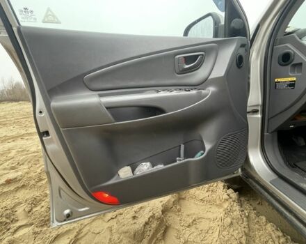 Серый Хендай Туксон, объемом двигателя 2 л и пробегом 267 тыс. км за 4300 $, фото 16 на Automoto.ua