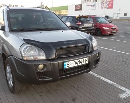 Серый Хендай Туксон, объемом двигателя 2 л и пробегом 207 тыс. км за 7500 $, фото 1 на Automoto.ua