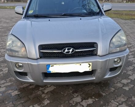 Серый Хендай Туксон, объемом двигателя 2 л и пробегом 320 тыс. км за 4200 $, фото 1 на Automoto.ua