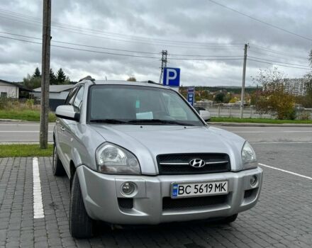Сірий Хендай Туксон, об'ємом двигуна 2 л та пробігом 311 тис. км за 6000 $, фото 4 на Automoto.ua