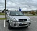 Сірий Хендай Туксон, об'ємом двигуна 2 л та пробігом 311 тис. км за 6000 $, фото 4 на Automoto.ua