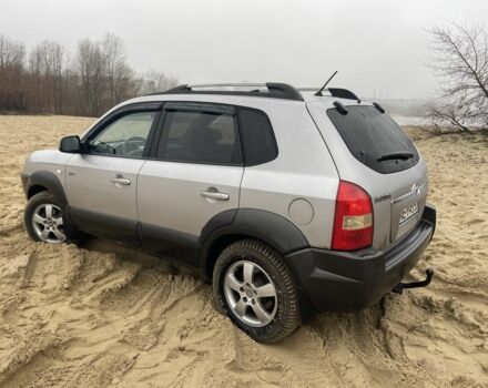 Серый Хендай Туксон, объемом двигателя 2 л и пробегом 267 тыс. км за 4300 $, фото 3 на Automoto.ua