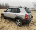 Серый Хендай Туксон, объемом двигателя 2 л и пробегом 267 тыс. км за 4300 $, фото 3 на Automoto.ua
