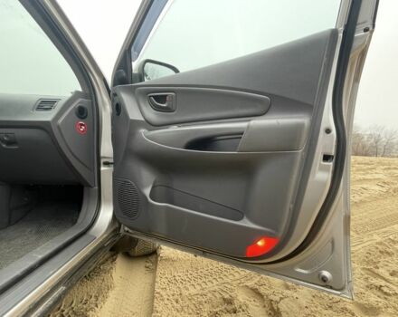 Серый Хендай Туксон, объемом двигателя 2 л и пробегом 267 тыс. км за 4300 $, фото 17 на Automoto.ua