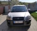 Сірий Хендай Туксон, об'ємом двигуна 2 л та пробігом 300 тис. км за 6500 $, фото 1 на Automoto.ua