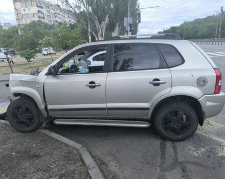 Хендай Туксон 2007 в Днепре (Днепропетровске) на Automoto.ua Серый Хендай Туксон, объемом двигателя 0 л и пробегом 200 тыс. км за 2020 $, фото 5 на Automoto.ua