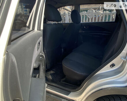 Серый Хендай Туксон, объемом двигателя 2 л и пробегом 211 тыс. км за 5300 $, фото 8 на Automoto.ua