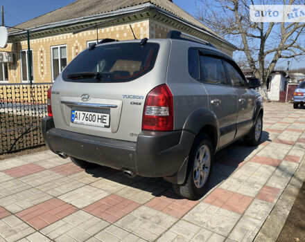 Серый Хендай Туксон, объемом двигателя 2 л и пробегом 211 тыс. км за 5300 $, фото 4 на Automoto.ua