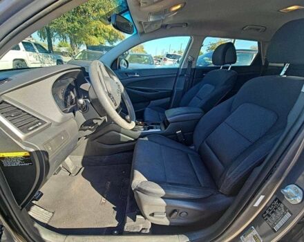 Серый Хендай Туксон, объемом двигателя 0 л и пробегом 90 тыс. км за 5000 $, фото 5 на Automoto.ua