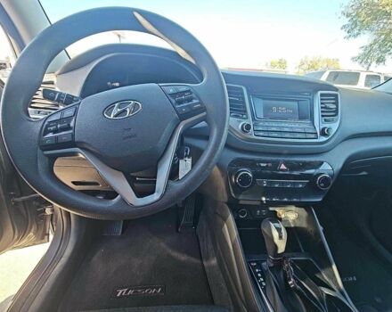 Серый Хендай Туксон, объемом двигателя 0 л и пробегом 90 тыс. км за 5000 $, фото 4 на Automoto.ua