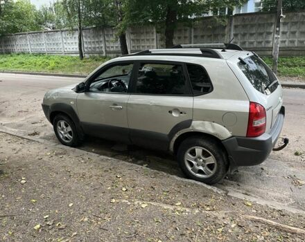 Серый Хендай Туксон, объемом двигателя 2 л и пробегом 280 тыс. км за 3200 $, фото 10 на Automoto.ua