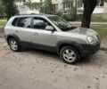 Серый Хендай Туксон, объемом двигателя 2 л и пробегом 280 тыс. км за 3200 $, фото 1 на Automoto.ua