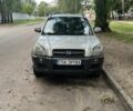 Серый Хендай Туксон, объемом двигателя 2 л и пробегом 280 тыс. км за 3200 $, фото 3 на Automoto.ua