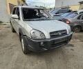Серый Хендай Туксон, объемом двигателя 2 л и пробегом 115 тыс. км за 3200 $, фото 1 на Automoto.ua
