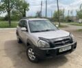 Серый Хендай Туксон, объемом двигателя 2.6 л и пробегом 256 тыс. км за 7900 $, фото 1 на Automoto.ua