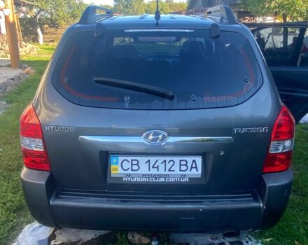 Сірий Хендай Туксон, об'ємом двигуна 2 л та пробігом 248 тис. км за 6100 $, фото 4 на Automoto.ua