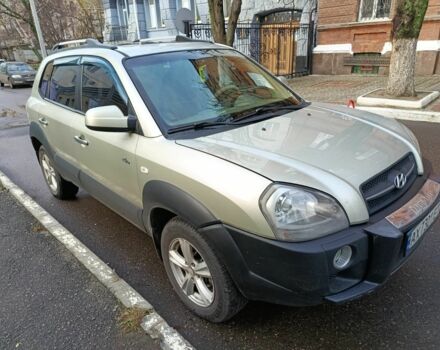 Серый Хендай Туксон, объемом двигателя 2 л и пробегом 285 тыс. км за 7600 $, фото 2 на Automoto.ua