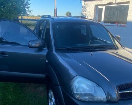 Сірий Хендай Туксон, об'ємом двигуна 2 л та пробігом 248 тис. км за 6100 $, фото 1 на Automoto.ua