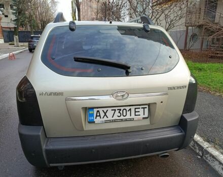 Серый Хендай Туксон, объемом двигателя 2 л и пробегом 285 тыс. км за 7600 $, фото 1 на Automoto.ua