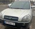 Серый Хендай Туксон, объемом двигателя 2 л и пробегом 150 тыс. км за 6800 $, фото 1 на Automoto.ua