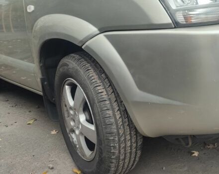 Серый Хендай Туксон, объемом двигателя 2 л и пробегом 169 тыс. км за 7500 $, фото 7 на Automoto.ua