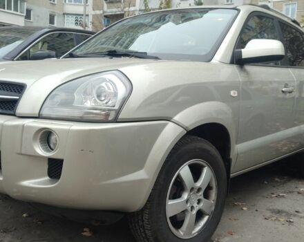 Серый Хендай Туксон, объемом двигателя 2 л и пробегом 169 тыс. км за 7500 $, фото 3 на Automoto.ua