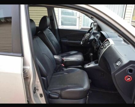 Серый Хендай Туксон, объемом двигателя 2 л и пробегом 230 тыс. км за 5500 $, фото 3 на Automoto.ua