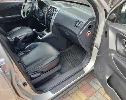 Серый Хендай Туксон, объемом двигателя 2 л и пробегом 220 тыс. км за 8800 $, фото 9 на Automoto.ua