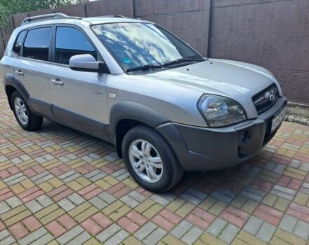 Серый Хендай Туксон, объемом двигателя 2 л и пробегом 220 тыс. км за 8800 $, фото 1 на Automoto.ua