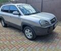 Серый Хендай Туксон, объемом двигателя 2 л и пробегом 220 тыс. км за 8800 $, фото 1 на Automoto.ua