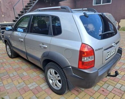 Серый Хендай Туксон, объемом двигателя 2 л и пробегом 220 тыс. км за 8800 $, фото 4 на Automoto.ua