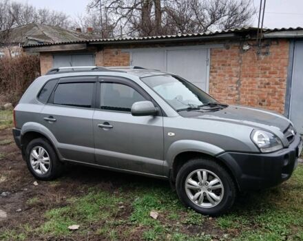 Серый Хендай Туксон, объемом двигателя 2 л и пробегом 78 тыс. км за 11600 $, фото 2 на Automoto.ua