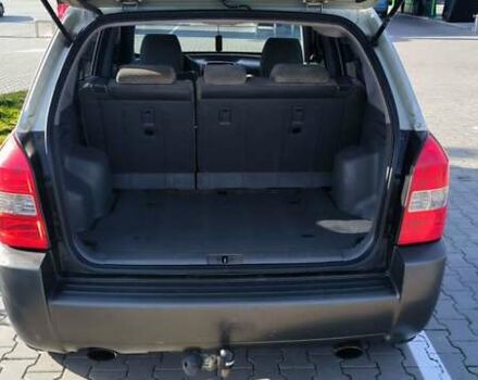 Серый Хендай Туксон, объемом двигателя 1.99 л и пробегом 275 тыс. км за 4400 $, фото 9 на Automoto.ua