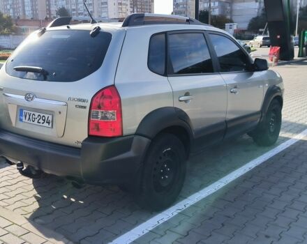 Серый Хендай Туксон, объемом двигателя 2 л и пробегом 275 тыс. км за 4400 $, фото 4 на Automoto.ua