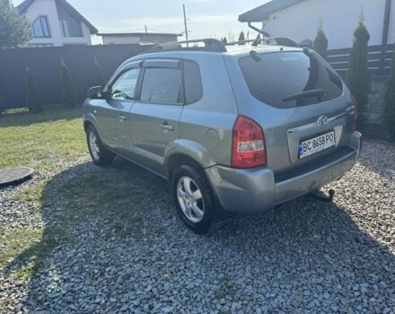 Серый Хендай Туксон, объемом двигателя 2 л и пробегом 250 тыс. км за 5200 $, фото 3 на Automoto.ua