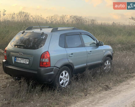 Серый Хендай Туксон, объемом двигателя 2.66 л и пробегом 297 тыс. км за 7000 $, фото 3 на Automoto.ua