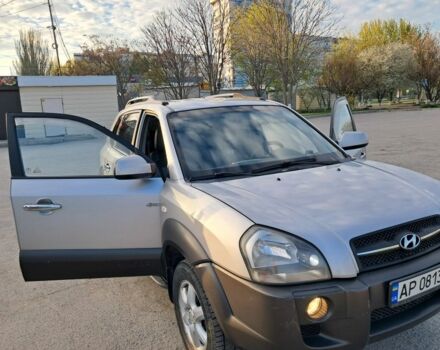 Сірий Хендай Туксон, об'ємом двигуна 2 л та пробігом 290 тис. км за 7500 $, фото 2 на Automoto.ua