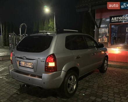 Сірий Хендай Туксон, об'ємом двигуна 2 л та пробігом 262 тис. км за 6200 $, фото 15 на Automoto.ua