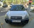 Серый Хендай Туксон, объемом двигателя 2 л и пробегом 311 тыс. км за 5000 $, фото 1 на Automoto.ua