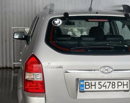 Серый Хендай Туксон, объемом двигателя 1.99 л и пробегом 230 тыс. км за 7000 $, фото 2 на Automoto.ua