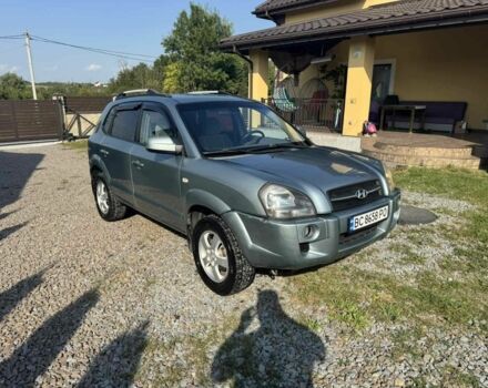 Серый Хендай Туксон, объемом двигателя 2 л и пробегом 250 тыс. км за 5200 $, фото 2 на Automoto.ua