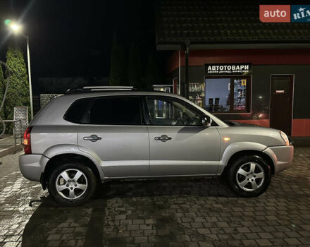 Сірий Хендай Туксон, об'ємом двигуна 2 л та пробігом 262 тис. км за 6200 $, фото 8 на Automoto.ua