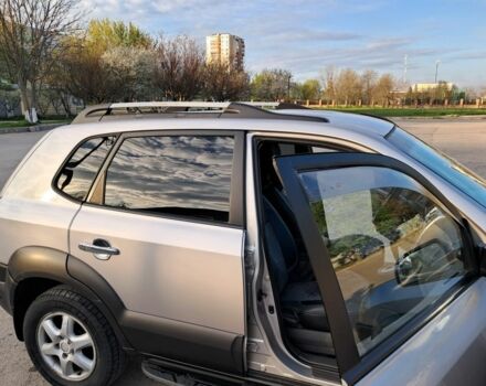 Сірий Хендай Туксон, об'ємом двигуна 2 л та пробігом 290 тис. км за 7500 $, фото 3 на Automoto.ua