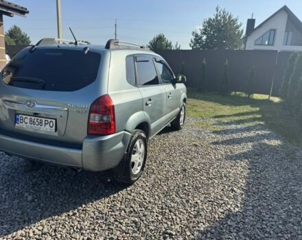 Серый Хендай Туксон, объемом двигателя 2 л и пробегом 250 тыс. км за 5200 $, фото 4 на Automoto.ua