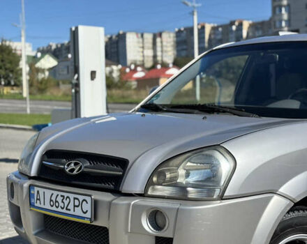 Сірий Хендай Туксон, об'ємом двигуна 2 л та пробігом 230 тис. км за 5900 $, фото 12 на Automoto.ua