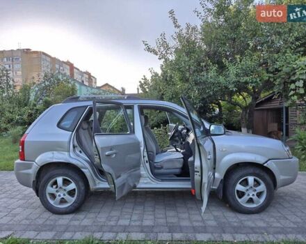 Сірий Хендай Туксон, об'ємом двигуна 1.98 л та пробігом 230 тис. км за 5500 $, фото 4 на Automoto.ua