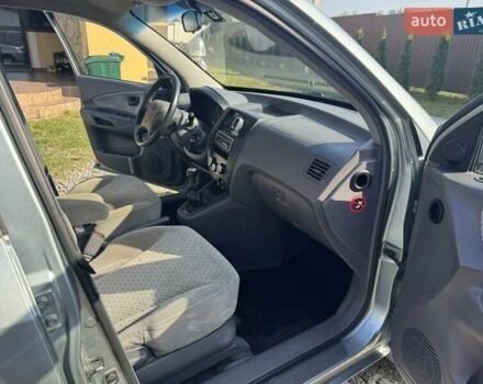 Хендай Туксон 2004 в Львове на Automoto.ua Серый Хендай Туксон, объемом двигателя 2 л и пробегом 250 тыс. км за 5200 $, фото 6 на Automoto.ua