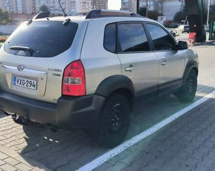 Серый Хендай Туксон, объемом двигателя 1.99 л и пробегом 275 тыс. км за 4400 $, фото 4 на Automoto.ua