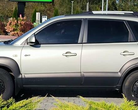 Серый Хендай Туксон, объемом двигателя 1.99 л и пробегом 275 тыс. км за 4400 $, фото 7 на Automoto.ua